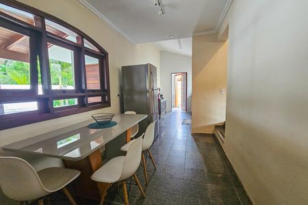 Casa de condomínio para alugar com 450m², 4 quartos e 2 vagas