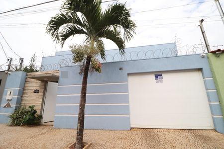 Casa para alugar com 170m², 3 quartos e 4 vagasFachada