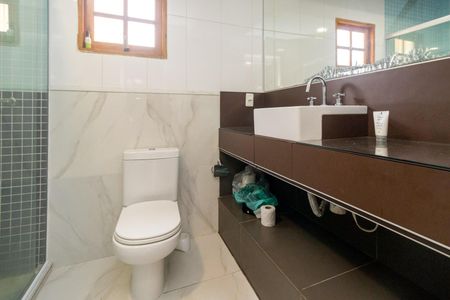Casa para alugar com 350m², 8 quartos e 3 vagas Casa para alugar com 350m², 8 quartos e 3 vagasBanheiro da Suíte 1