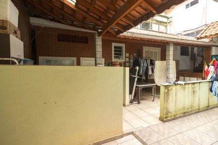 Casa para alugar com 350m², 8 quartos e 3 vagas Casa para alugar com 350m², 8 quartos e 3 vagasVista externa das casas