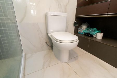 Casa para alugar com 350m², 8 quartos e 3 vagas Casa para alugar com 350m², 8 quartos e 3 vagasBanheiro da Suíte 1