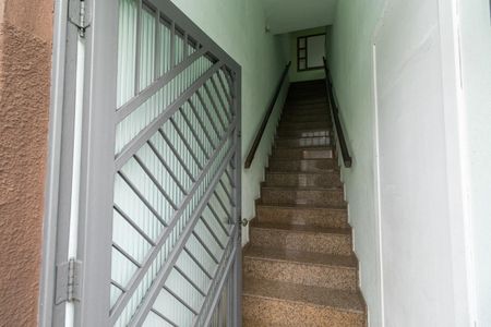 Casa para alugar com 350m², 8 quartos e 3 vagas Casa para alugar com 350m², 8 quartos e 3 vagasEscada de entrada