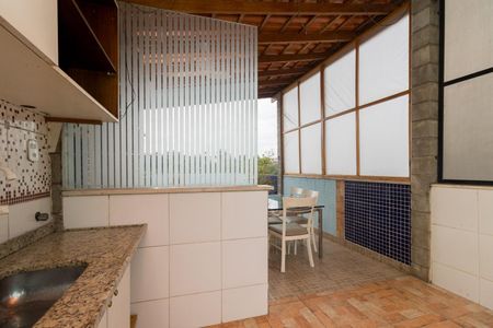 Casa para alugar com 350m², 8 quartos e 3 vagas Casa para alugar com 350m², 8 quartos e 3 vagasTerraço - cozinha