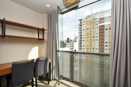varanda sala de kitnet/studio para alugar com 1 quarto, 26m² em Pinheiros, São Paulo