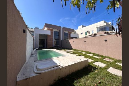 Casa para alugar com 90m², 3 quartos e 2 vagas Casa para alugar com 90m², 3 quartos e 2 vagasPiscina
