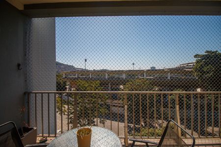 Apartamento à venda com 90m², 2 quartos e 1 vaga Apartamento à venda com 90m², 2 quartos e 1 vagaVaranda da sala