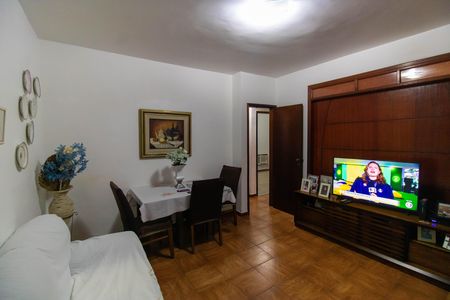 Casa à venda com 225m², 4 quartos e 2 vagasSala