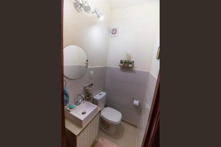 Casa à venda com 225m², 4 quartos e 2 vagasLavabo