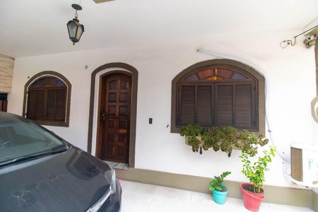 Casa à venda com 225m², 4 quartos e 2 vagasFachada