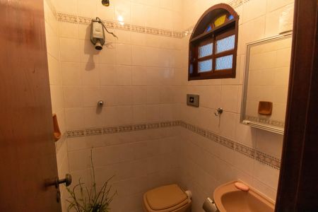 Casa à venda com 225m², 4 quartos e 2 vagasBanheiro de serviço