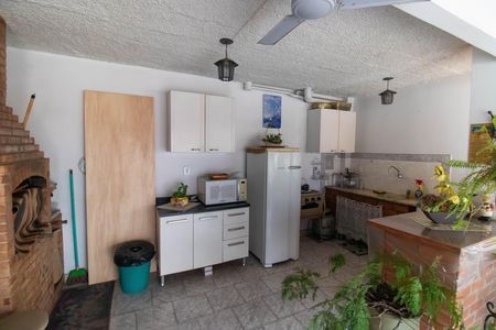 Casa à venda com 225m², 4 quartos e 2 vagasTerraço