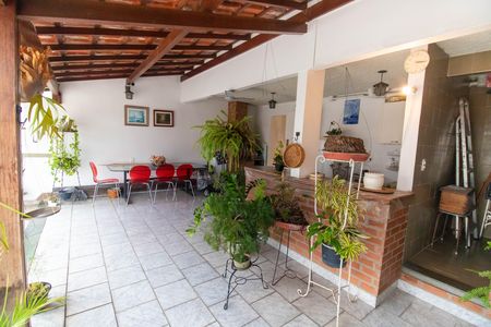 Casa à venda com 225m², 4 quartos e 2 vagasTerraço