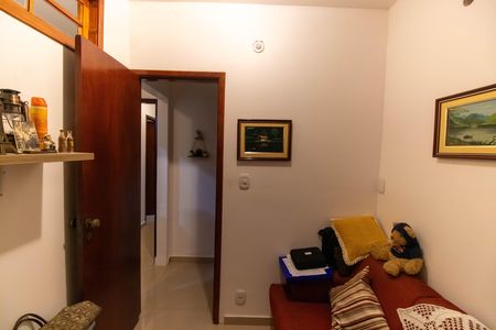 Casa à venda com 225m², 4 quartos e 2 vagasEscritório