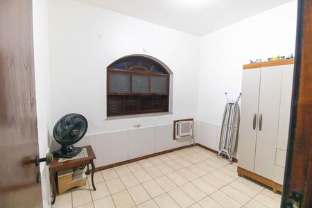 Casa à venda com 225m², 4 quartos e 2 vagasQuarto 2