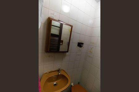 Casa à venda com 225m², 4 quartos e 2 vagasBanheiro de serviço