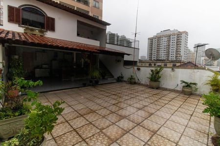 Casa à venda com 225m², 4 quartos e 2 vagasTerraço