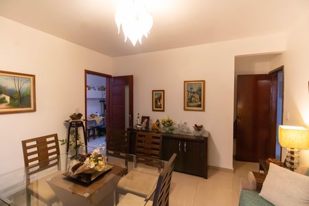 Casa à venda com 225m², 4 quartos e 2 vagasSala