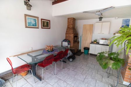 Casa à venda com 225m², 4 quartos e 2 vagasTerraço