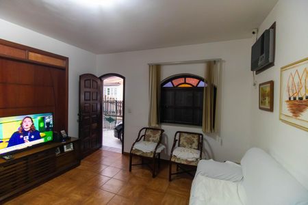 Casa à venda com 225m², 4 quartos e 2 vagasSala