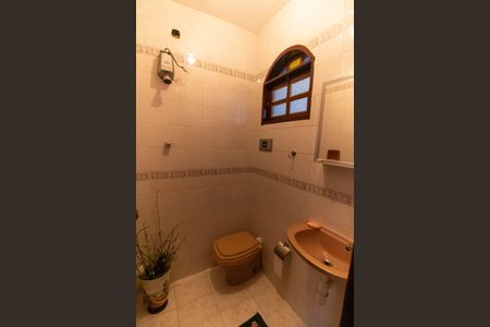 Casa à venda com 225m², 4 quartos e 2 vagasBanheiro de serviço