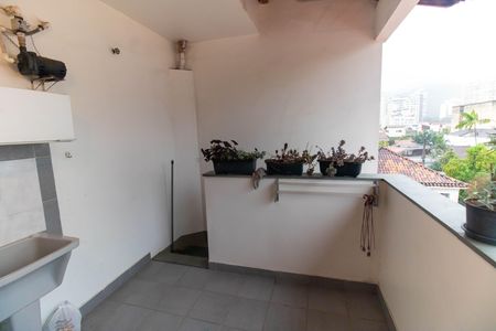Casa à venda com 225m², 4 quartos e 2 vagasÁrea de Serviço