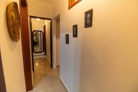Casa à venda com 225m², 4 quartos e 2 vagasCorredor 