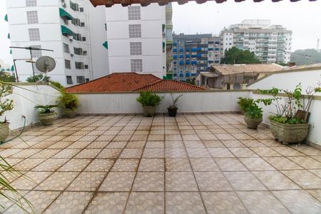 Casa à venda com 225m², 4 quartos e 2 vagasTerraço