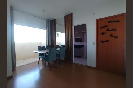 Sala de apartamento para alugar com 3 quartos, 60m² em Jardim Holanda, Uberlândia