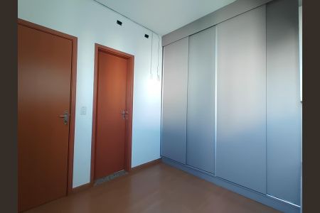 Suíte de apartamento para alugar com 3 quartos, 60m² em Jardim Holanda, Uberlândia