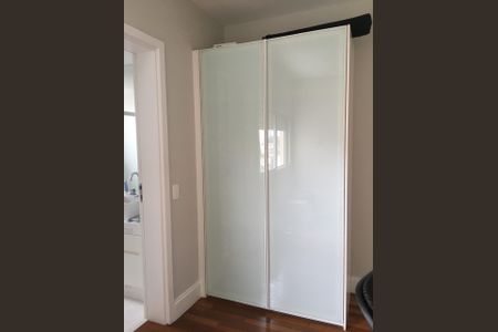 Apartamento à venda com 275m², 4 quartos e 4 vagas Apartamento à venda com 275m², 4 quartos e 4 vagasQuarto