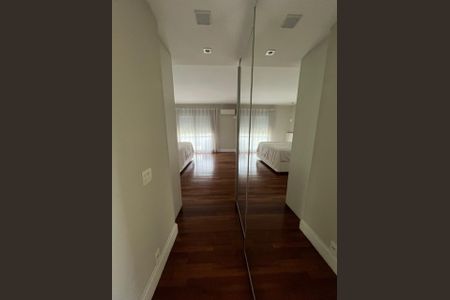 Apartamento à venda com 275m², 4 quartos e 4 vagas Apartamento à venda com 275m², 4 quartos e 4 vagasQuarto