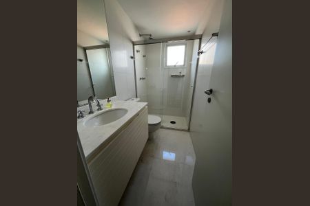 Apartamento à venda com 275m², 4 quartos e 4 vagas Apartamento à venda com 275m², 4 quartos e 4 vagasBanheiro