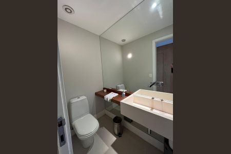 Apartamento à venda com 275m², 4 quartos e 4 vagas Apartamento à venda com 275m², 4 quartos e 4 vagasBanheiro
