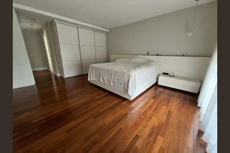 Apartamento à venda com 275m², 4 quartos e 4 vagas Apartamento à venda com 275m², 4 quartos e 4 vagasQuarto
