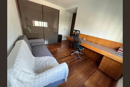 Apartamento à venda com 275m², 4 quartos e 4 vagas Apartamento à venda com 275m², 4 quartos e 4 vagasQuarto