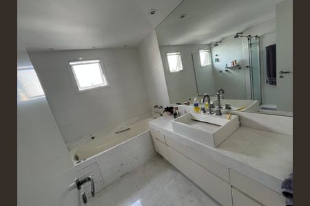 Apartamento à venda com 275m², 4 quartos e 4 vagas Apartamento à venda com 275m², 4 quartos e 4 vagasBanheiro