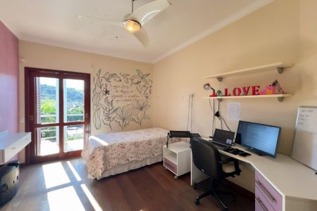 Casa de condomínio à venda com 375m², 4 quartos e 3 vagas