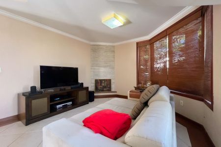 Casa de condomínio à venda com 375m², 4 quartos e 3 vagas