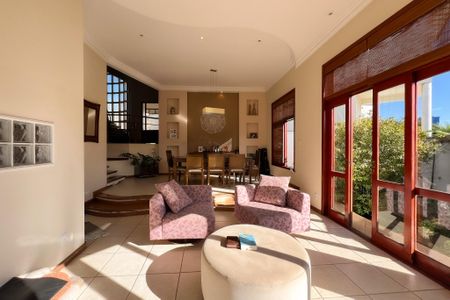 Casa de condomínio à venda com 375m², 4 quartos e 3 vagas