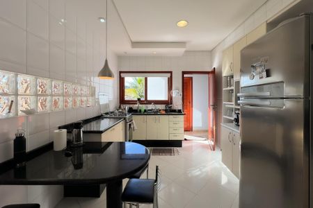 Casa de condomínio à venda com 375m², 4 quartos e 3 vagas