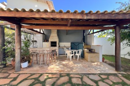 Casa de condomínio à venda com 375m², 4 quartos e 3 vagas