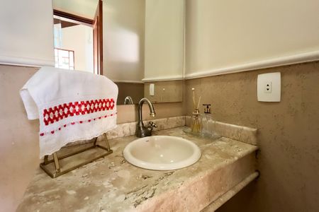 Casa de condomínio à venda com 375m², 4 quartos e 3 vagas