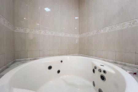 Casa de condomínio à venda com 375m², 4 quartos e 3 vagas
