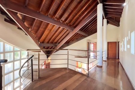 Casa de condomínio à venda com 375m², 4 quartos e 3 vagas