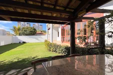 Casa de condomínio à venda com 375m², 4 quartos e 3 vagas