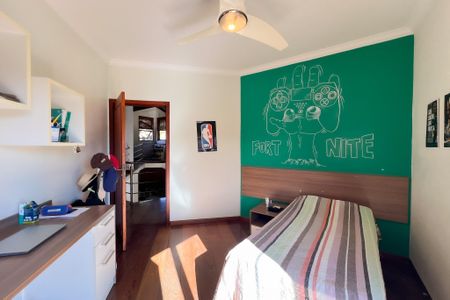 Casa de condomínio à venda com 375m², 4 quartos e 3 vagas