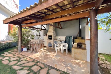 Casa de condomínio à venda com 375m², 4 quartos e 3 vagas