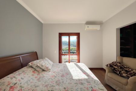 Casa de condomínio à venda com 375m², 4 quartos e 3 vagas