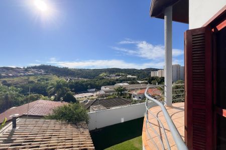 Casa de condomínio à venda com 375m², 4 quartos e 3 vagas