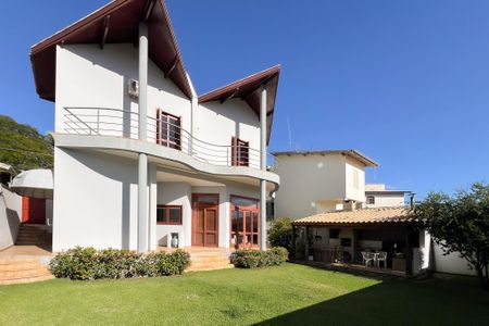 Casa de condomínio à venda com 375m², 4 quartos e 3 vagas